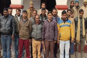 अयोध्या: कंधारी बाजार में चल रहा था सट्टा, 13 गिरफ्तार