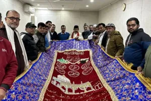 केजरीवाल की चादर चिश्ती की दरगाह पर पेश, आपसी भाईचारे