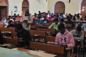 शाहजहांपुर: माध्यमिक कॉलेजों में शुरू हुई प्री-बोर्ड परीक्षा, उत्साहित दिखे छात्र-छात्राएं