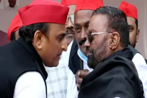 Breaking News: विवादों में चौतरफा घिरे स्वामी प्रसाद पहुंचे सपा कार्यालय, अखिलेश कर सकते हैं बड़ी कार्रवाई