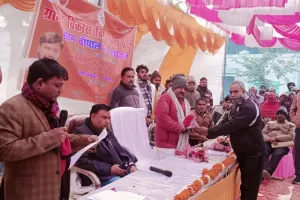 अयोध्या: ग्राम चौपाल में विधायक ने सुनीं जन समस्याएं, लाभार्थियों से किया संवाद