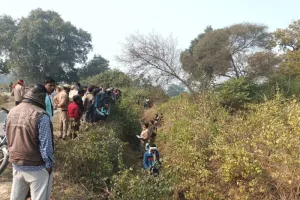 बाराबंकी: लापता युवक का पेड़ से लटका मिला शव, हत्या की आशंका