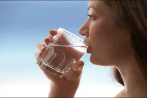  Winter Hydration : आज ही जान लीजिए सर्दियों में पानी पीने का सही तरीका