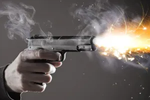 बड़ी खबर: आगरा में बदमाशों ने बीच बाजार की ताबड़तोड़ Firing, 5 घायल, दुकानें बंद