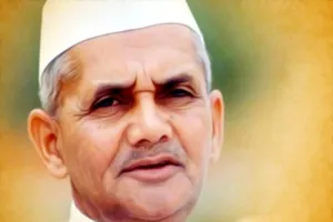 लखनऊ: पूर्व PM लाल बहादुर शास्त्री की पुण्यतिथि पर CM योगी ने दी श्रद्धांजलि 