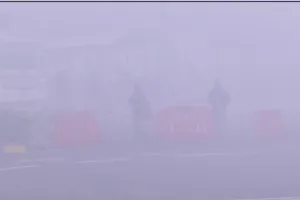 घने कोहरे में सड़कें गुम! उत्तर भारत में कड़ाके की ठंड का सितम, दिल्ली-NCR में जीरो विजिबिलिटी