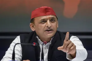 स्वास्थ्य विभाग में हुए घोटालों पर हो रही लीपापोती : अखिलेश