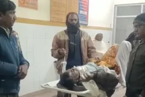 Banda Accident : वाहन की टक्कर से बाइक सवार दो की मौत, बारात से शामिल लौट रहे थे