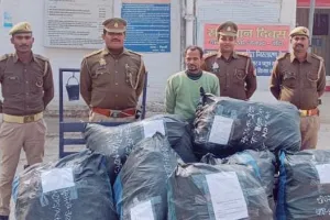 Banda News : पुलिस ने छापेमारी कर एक आरोपी को किया गिरफ्तार, एक कुंतल गांजा बरामद