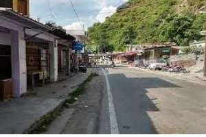 गरमपानीः खतरे के मुहाने पर खड़ा हाईवे पर स्थित गरमपानी खैरना बाजार 