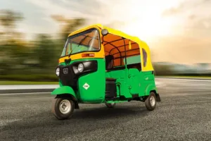 दिल्ली में ऑटो रिक्शा और टैक्सी से सफर करना हुआ महंगा, केजरीवाल सरकार ने नोटिफाई किए नए रेट