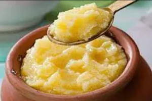 ठंड में फटे होंठों और बेजान बालों के लिए रामबाण हैं देसी घी, ऐसे करें इस्तेमाल