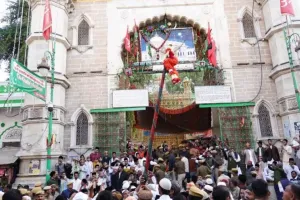 अजमेरः ख्वाजा साहब के 811वें उर्स में पेश किया गया बसंत