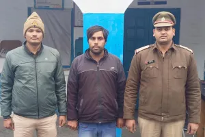 मेरठ: 15 हजार के इनामी बदमाश को पुलिस ने पकड़ा, लूट के मामले में था फरार