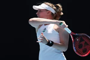 Australian Open Tennis Tournament:विश्व की नंबर-1 स्वियातेक को हराकर रायबाकिना ने तीखी सर्विस से क्वार्टर फाइनल में बनाई जगह