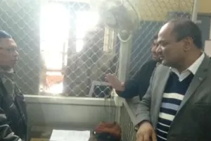 Fatehpur News : समाज कल्याण अधिकारी को बाबू ने बनाया बंधक, बिल पास करने के मांग रहे थे रिश्वत