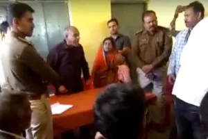 पूर्व मंत्री बिसेन का अभद्रता करते हुए वीडियो वायरल, कांग्रेस ने की कार्रवाई की मांग 