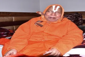 मुरादाबाद : जगद्गुरु तुलसी पीठाधीश्वर रामभद्राचार्य ने भारत जोड़ो यात्रा की बात के सवाल पर कसा तंज, बोले- राहुल गांधी आखिर कब तक खाली बैठेंगे