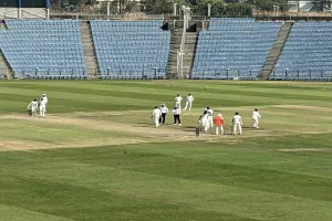 जब मैदान में गिरने लगी राख, मैच छोड़कर बाहर भागे भारतीय खिलाड़ी !