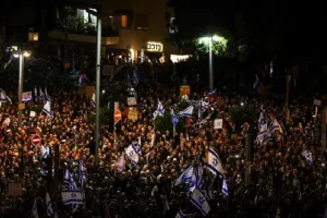 Israel में न्यायिक सुधारों के खिलाफ विरोध प्रदर्शन, 'पागलपन बंद करो' के लगाए नारे