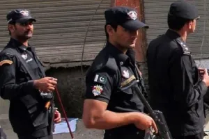 Pakistan में आतंकवादी समूह के हमले तेज, बम विस्फोट में बाल-बाल बची पुलिस गश्ती वैन