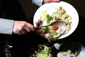 दुनिया भर में हर साल 1.3 अरब टन भोजन का होता है बर्बाद... 