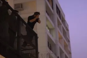 Shah Rukh Khan: 'पठान' के Hit होने पर शाहरुख खान ने 'मन्नत' की बालकनी में फैंस को दिया सरप्राइज, कहा- 'थैंक यू'