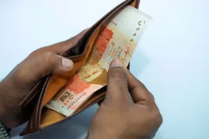 पाकिस्तान की बिगड़ी अर्थव्यवस्था, केंद्रीय बैंक के विदेशी मुद्रा भंडार में आई गिरावट 