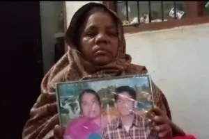 Raebareli: 14 साल से बेटे के इंतजार में पथरा गई बूढ़ी मां की आंखे, CM से लगाई गुहार