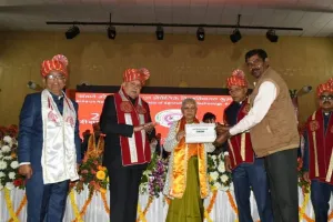 बहराइच: प्रगतिशील किसानों को राज्यपाल ने किया सम्मानित