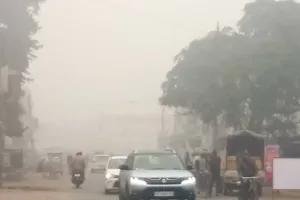 बहराइच: नव वर्ष पर नहीं निकला सूरज, बरसता रहा कोहरा ...ठंड से कांपे लोग