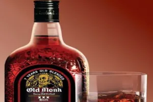 मुरादाबाद : सर्दी के मौसम में Old Monk के दीवाने परेशान, जानिए क्या है वजह