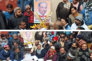 CSJM University के बाहर सपाईयों ने प्रो. विनय पाठक के खिलाफ दिया धरना, बोले- लुटेरे कुलपति को सरकार का संरक्षण प्राप्त