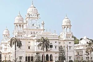 लखनऊ : केजीएमयू डॉक्टर नहीं लिख सकेंगे बाहर की दवा