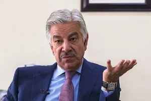 पाकिस्तान के रक्षा मंत्री आसिफ का इमरान खान पर तंज, बोले- शाहबाज स्वयं हासिल कर सकते है विश्वास मत