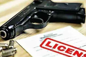 Kanpur : कांपते हाथ अब नहीं संभालना चाहते असलहा, बढ़ती उम्र की वजह से बुजुर्गों का शस्त्रों से हो रहा मोह भंग