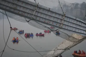ओरेवा समूह ने मुआवजे की पेशकश की, अदालत ने कहा-यह उसे किसी दायित्व से मुक्त नहीं करेगी 