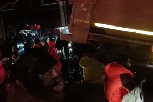 Unnao : Lucknow Kanpur Highway पर डंपर ने रोड किनारे खड़े लोगों को रौंदा, छह की मौत, सीएम योगी आदित्यनाथ ने जताया शोक