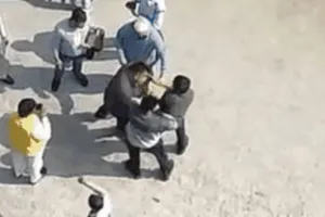 लखनऊ में नाबालिग छात्र पर कहर बनाकर टूटा दरोगा, ताबड़तोड़ बरसाए थप्पड़, जमीन पर पटका