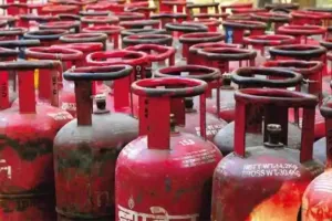 गरमपानीः रसोई गैस व पेट्रोलियम पदार्थों की जगह- जगह कालाबाजारी से हो सकता है बड़ा हादसा 