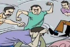 हल्द्वानीः स्कूटी सवारों ने व्यापारी को पीटा, भतीजे का सिर फोड़ा