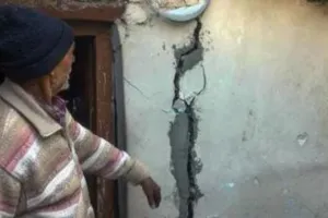 जोशीमठ के बाद टिहरी में दरारों की आहट, दहशत से रात में निकल रहे घरों से लोग