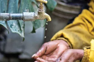 गरमपानीः जीआईसी भुजान में बूंद बूंद पानी को मोहताज हुए नौनिहाल