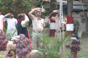 गणतंत्र दिवस पर आरएसएस मुख्यालय पर फहराया गया राष्ट्रीय ध्वज तिरंगा 