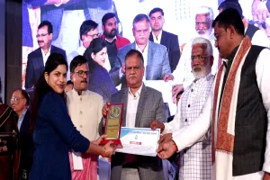 लखनऊ: यूपी में 75 लाख परिवारों को मिला नल कनेक्शन, जलशक्ति मंत्री स्वतंत्र देव सिंह ने किया सम्मानित