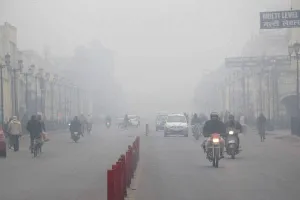UP Weather Update: राजधानी लखनऊ समते प्रदेशभर में सर्दी का सितम जारी, जानें कब मिलेगी ठंड से राहत