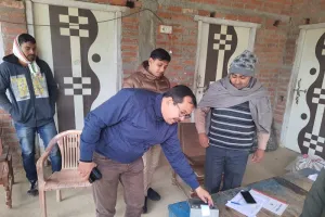 जौनपुर: सरकारी राशन की दुकान का निरीक्षण करने पहुँचे डीएसओ