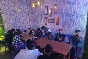 मेरठ: पार्टी में धुएं का छल्ला बनाकर उड़ा रहे थे रईसजादे, छापेमारी में खुली पोल