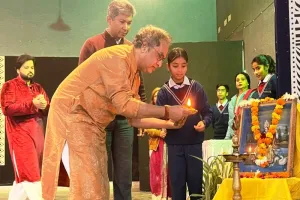 अयोध्या: सितार वादक से छात्रों ने जानीं सितार की बारीकियां