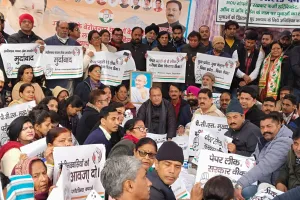 हल्द्वानी: पटवारी भर्ती पेपर लीक मामले में कांग्रेस का मौन विरोध 